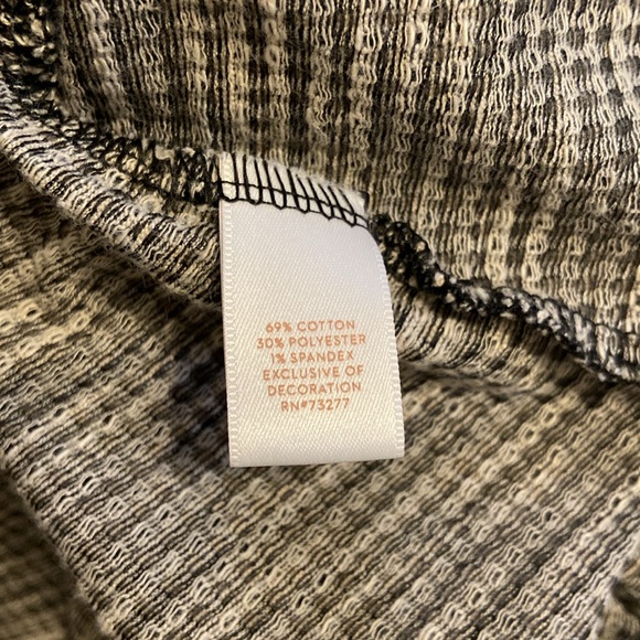 Lauren Conrad Cold Shoulder Tee - Picture 4 of 4